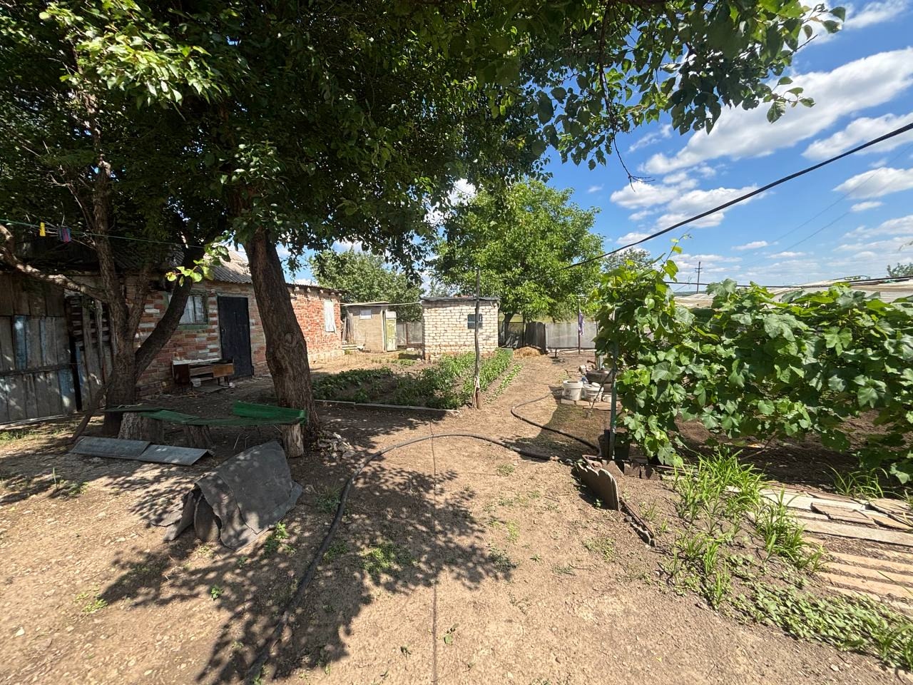 Продам дом Б.Вергунка, ул. Серова, пл.дома 58 кв.м., 3 комнаты, кухня, ванна в доме, окна мет/пластик, газ в доме, вода скважина, участок 15 соток. Цена 2 300 000₽. +79591730175 Татьяна, +79591695183 Роман ...