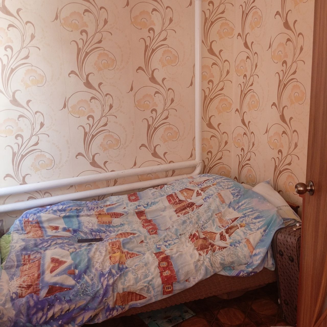 ‼Продам дом ул. Серова (Б. Вергунка)район магазина Виктория. Площадь 102/62/10 кв.м., земли - 19 сот. не приватизирована. Заезд на несколько автомобилей, 6 комнат (4 изолированные). Газовый 1 контурный котел, бойлер 100 л.Вода-скважина, сливная яма. Окна частично м/п, подвал, хоз. постройки, гараж. Крыша в хо...