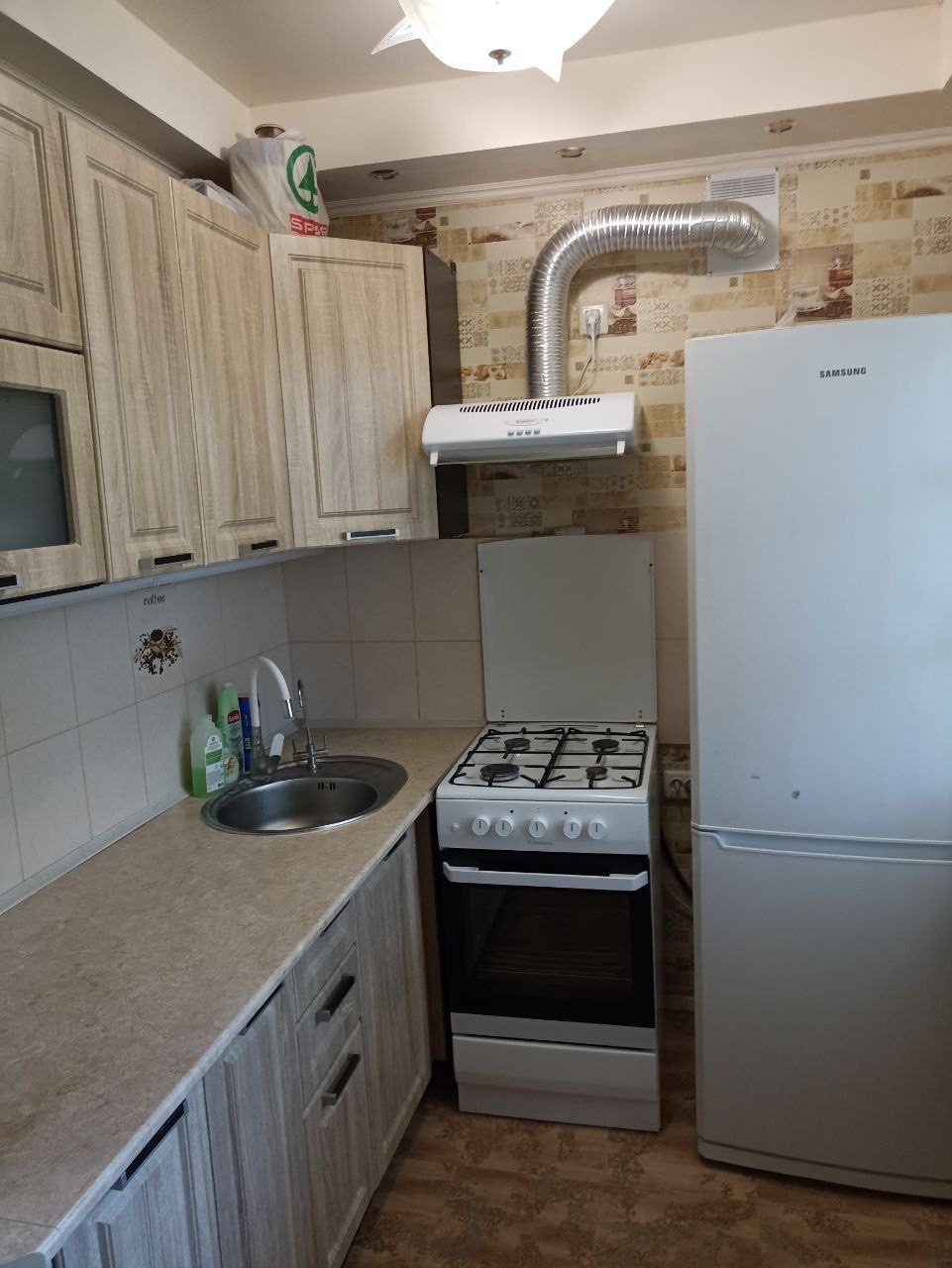 ❗️❗️❗️Продажа ❗️❗️❗️ 2 комнатная, 40м², 5/5эт., кв.Комарова (район с/м Каштан), Жовтневый р-н, г.Луганск Автономное отопление❗️ ✔️ Уютная и теплая квартира с современным ремонтом, не угловая. Крыша в хорошем состоянии. Входная железная дверь. Натяжные потолки, окна м/п (3 стекла), балкон застеклен. Кондиционе...