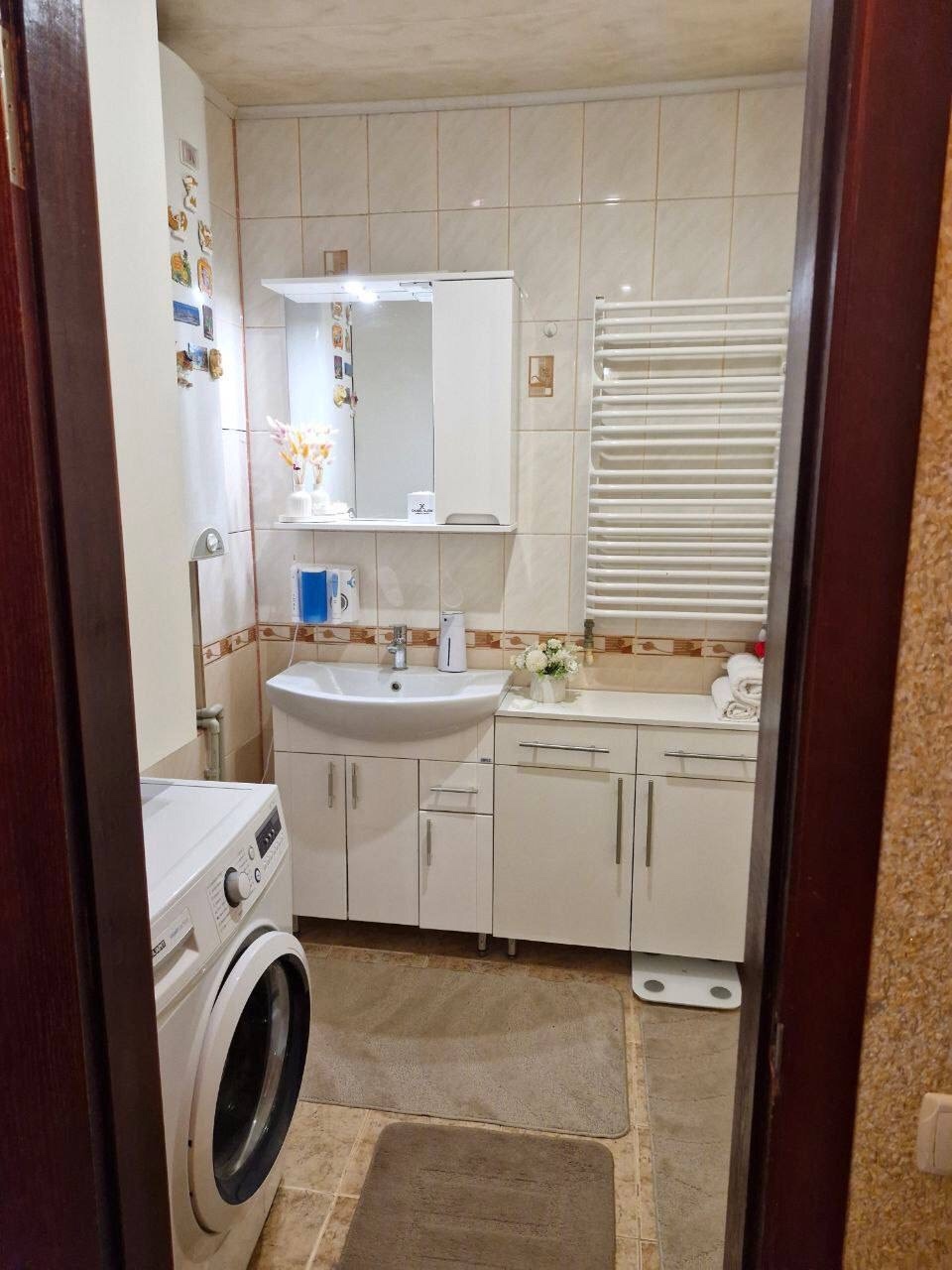 ❤️🔥❤️🔥Продается 3-х комнатная квартира на кв.Комарова ✅Площадь 68 кв.м. ✅8 этаж 12-ти этажного дома. Лифт работает, дом не под ТСЖ. ✅Автономное отопление, с ремонтом, остается всё, что есть в квартире, и техника и мебель. ✅Есть балкон и лоджия, только установлены м/п окна там. ✅Все как на фото заходи и живи...