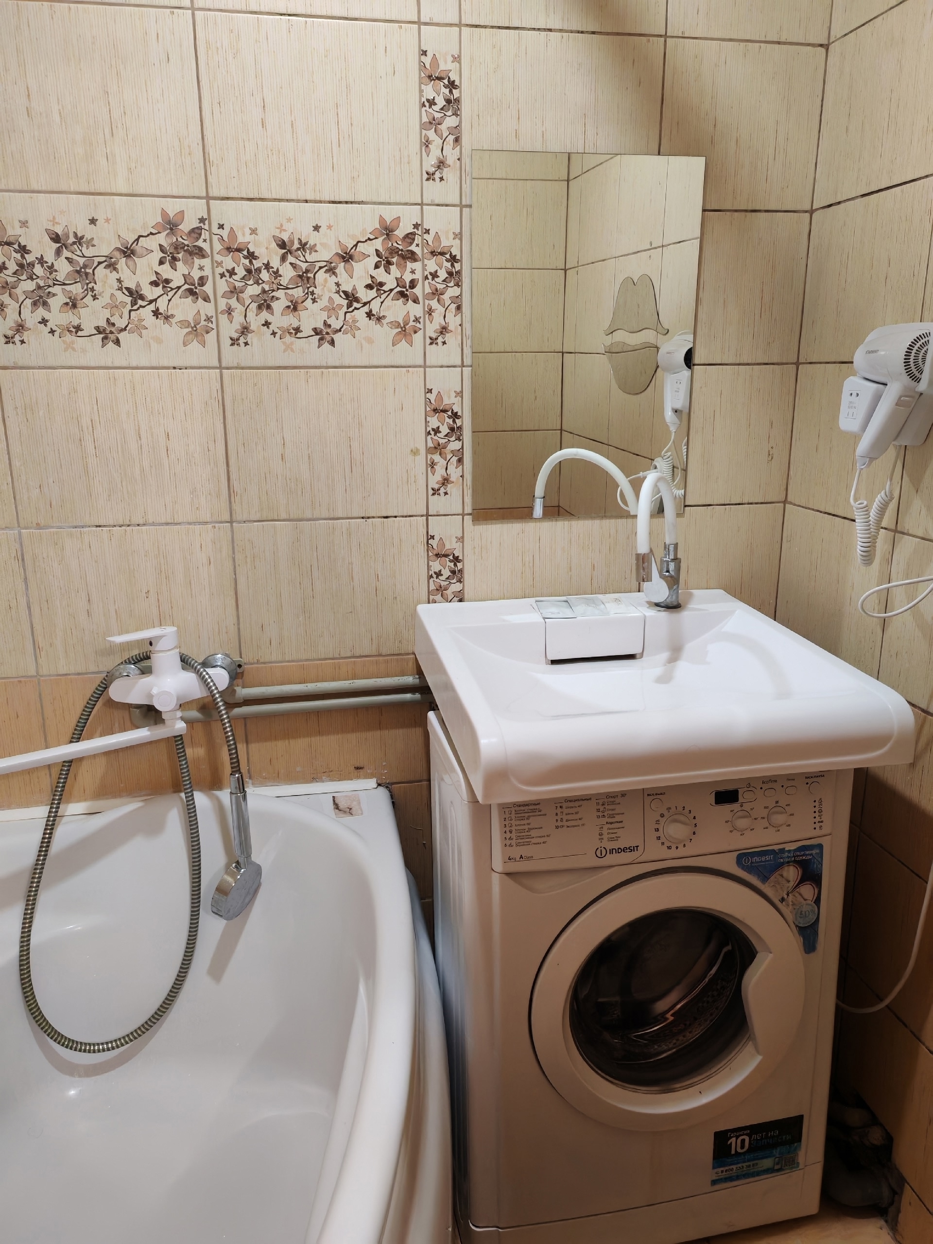 СВОБОДНО СЕГОДНЯ ✨️ПОСУТОЧНО +79591190560 ✨️ В Луганске, 2к квартира, Квартал Мирный дом 18 В квартире есть вся необходимая мебель и техника: ✅чайник ✅ холодильник ✅️микроволновка ✅ кондиционер ✅утюг ✅стиральная машинка ✅телевизор 🌐Wi-fi Чистое постельное белье и полотенца Оплата наличкой или безнал +79591190...