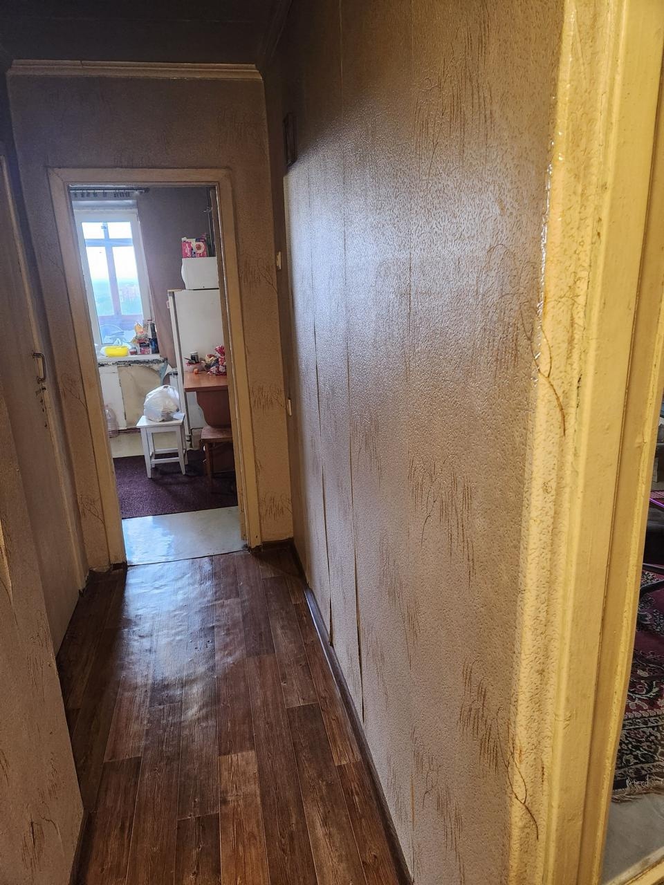 Собственник!!! Продам большую 1-комнатную квартиру 40,5 кв м на кВ. 50 лет Октября. 6/9 этажного кирпичного дома. Кухня 6,9 кв м, большая застекленная лоджия 6,7 кв м. Состояние жилое. Цена 3600000 Тел +7(959)1479457...